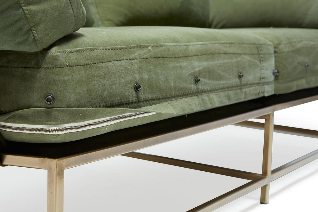 https://a.1stdibscdn.com/vintage-military-canvas-and-antique-brass-two-seat-sofa-for-sale-picture-8/f_24923/f_121475911537822021880/2018_09_17_Stephen_Kenn_10049_web_master.jpg