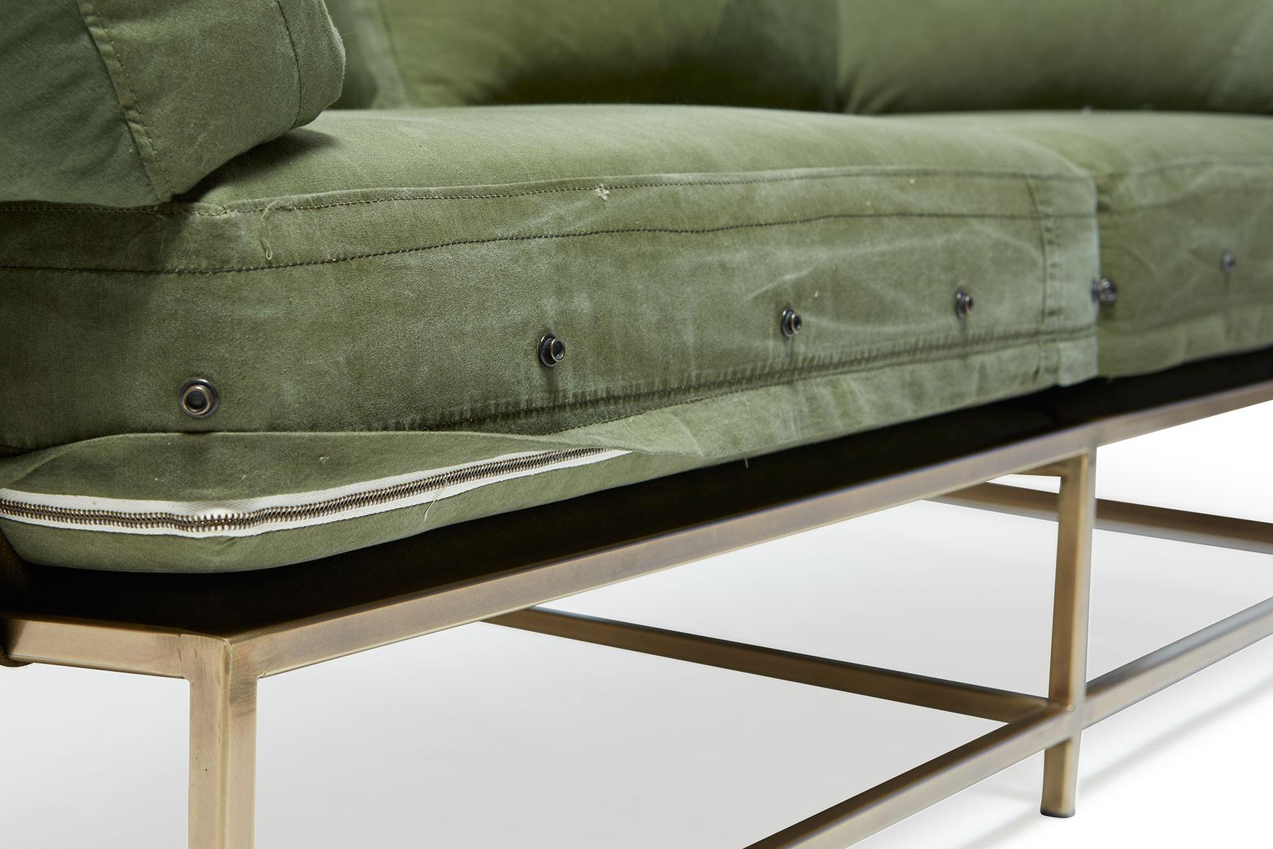 https://a.1stdibscdn.com/vintage-military-canvas-and-antique-brass-two-seat-sofa-for-sale-picture-8/f_24923/f_121475911537822021880/2018_09_17_Stephen_Kenn_10049_web_master.jpg