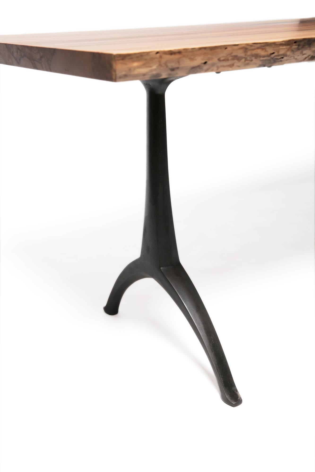 https://a.1stdibscdn.com/live-edge-dining-table-on-legacy-wishbone-base-for-sale-picture-5/f_43982/f_175175811578584291882/2018_21_5DS_0063_master.jpg