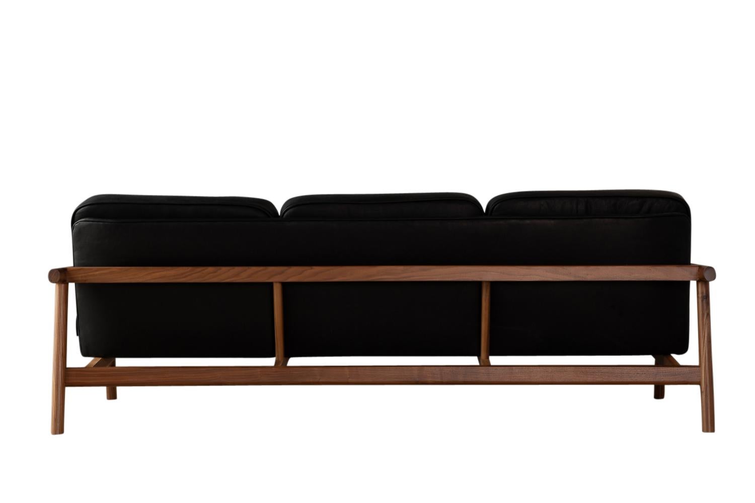 https://a.1stdibscdn.com/hand-crafted-walnut-moresby-sofa-with-custom-linen-or-leather-upholstery-for-sale-picture-3/f_24193/1578806248933/20190725_chris_earl_0055_master.jpg
