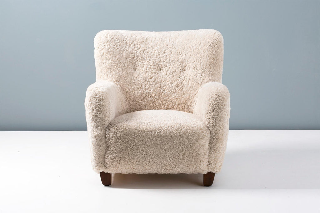 https://a.1stdibscdn.com/custom-made-danish-modern-style-sheepskin-armchair-for-sale-picture-2/f_13332/f_311680421667660417080/20191206_DagmarLondon_Batch_04422708_master.jpg