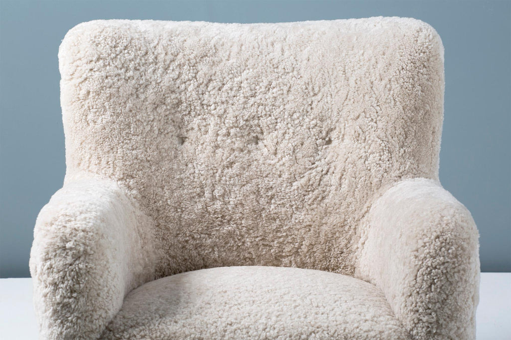https://a.1stdibscdn.com/custom-made-danish-modern-style-sheepskin-armchair-for-sale-picture-3/f_13332/f_311680421667660417631/20191206_DagmarLondon_Batch_04422709_master.jpg