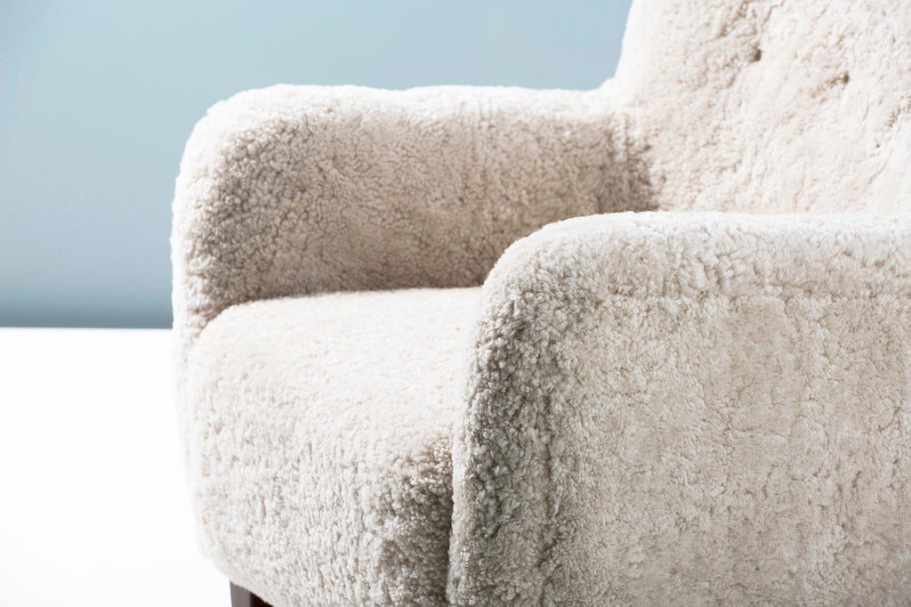 https://a.1stdibscdn.com/custom-made-danish-modern-style-sheepskin-armchair-for-sale-picture-4/f_13332/f_311680421667660418090/20191206_DagmarLondon_Batch_04422720_master.jpg