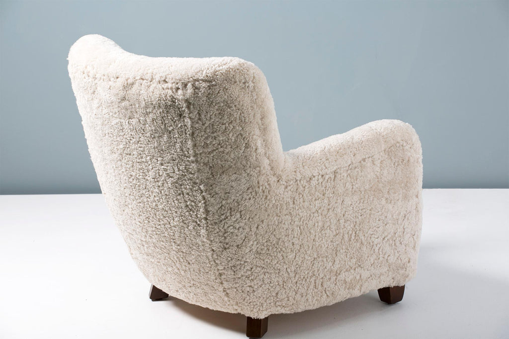 https://a.1stdibscdn.com/custom-made-danish-modern-style-sheepskin-armchair-for-sale-picture-5/f_13332/f_311680421667660419501/20191206_DagmarLondon_Batch_04422729_master.jpg