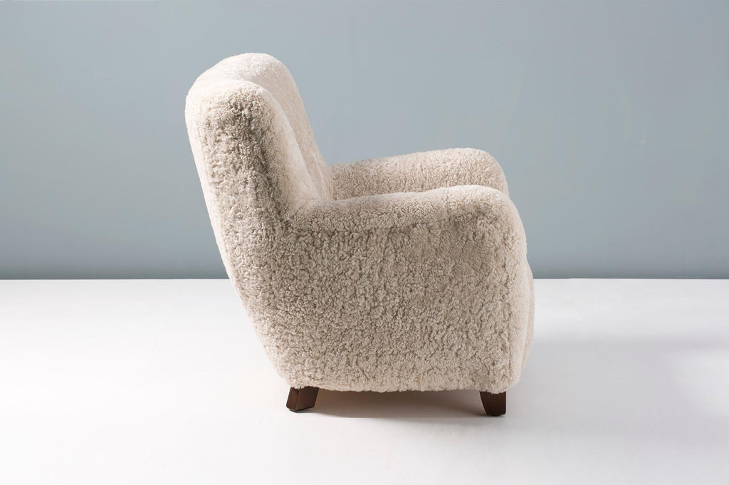 https://a.1stdibscdn.com/custom-made-danish-modern-style-sheepskin-armchair-for-sale-picture-6/f_13332/f_311680421667660419958/20191206_DagmarLondon_Batch_04422732_master.jpg