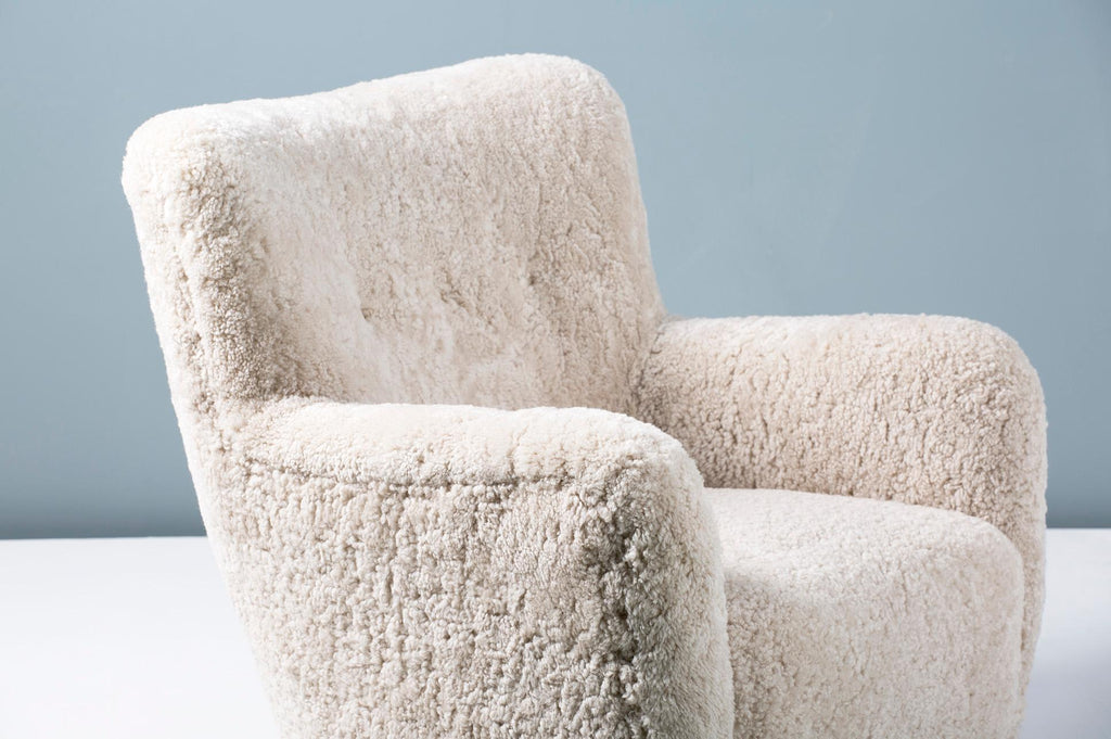 https://a.1stdibscdn.com/custom-made-danish-modern-style-sheepskin-armchair-for-sale-picture-7/f_13332/f_311680421667660420517/20191206_DagmarLondon_Batch_04422736_master.jpg