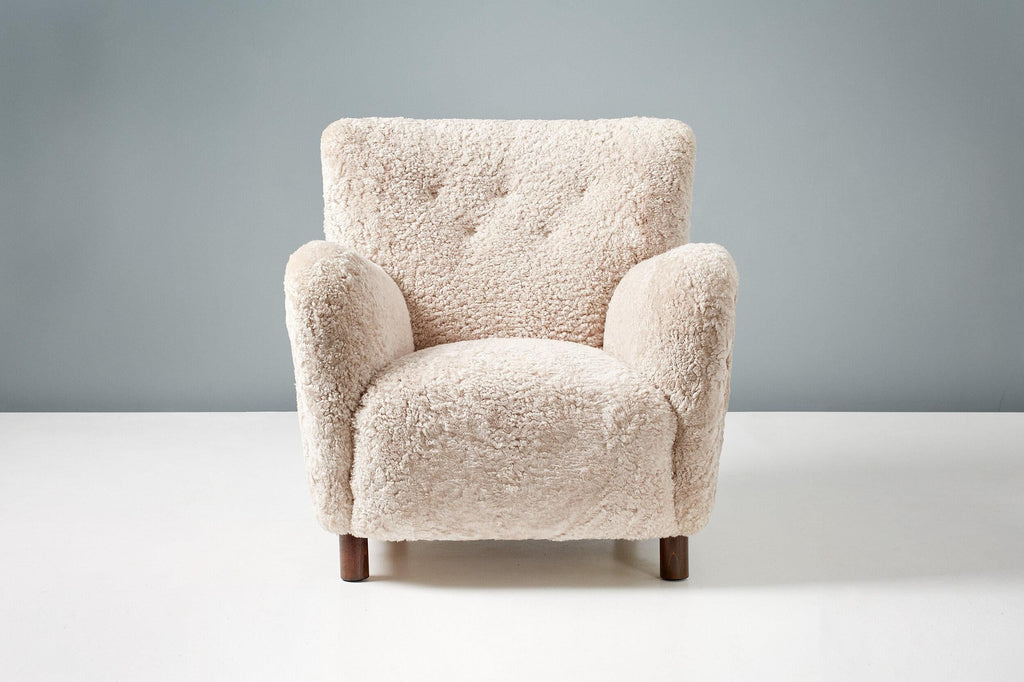 https://a.1stdibscdn.com/custom-made-model-54-sheepskin-lounge-chair-and-ottoman-for-sale-picture-6/f_67442/f_289531721654269555653/20200129_DagmarLondon_05434255_r1_srgb_master.jpg
