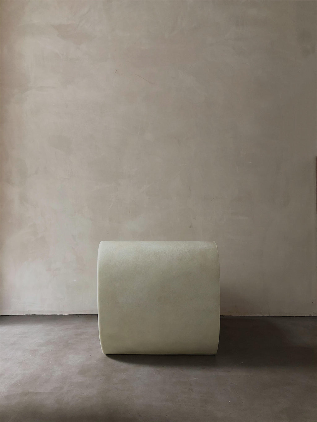 https://a.1stdibscdn.com/white-curl-up-lounge-chair-by-karstudio-for-sale-picture-3/f_12192/f_327064521676043402274/_202011141616211_master.jpg