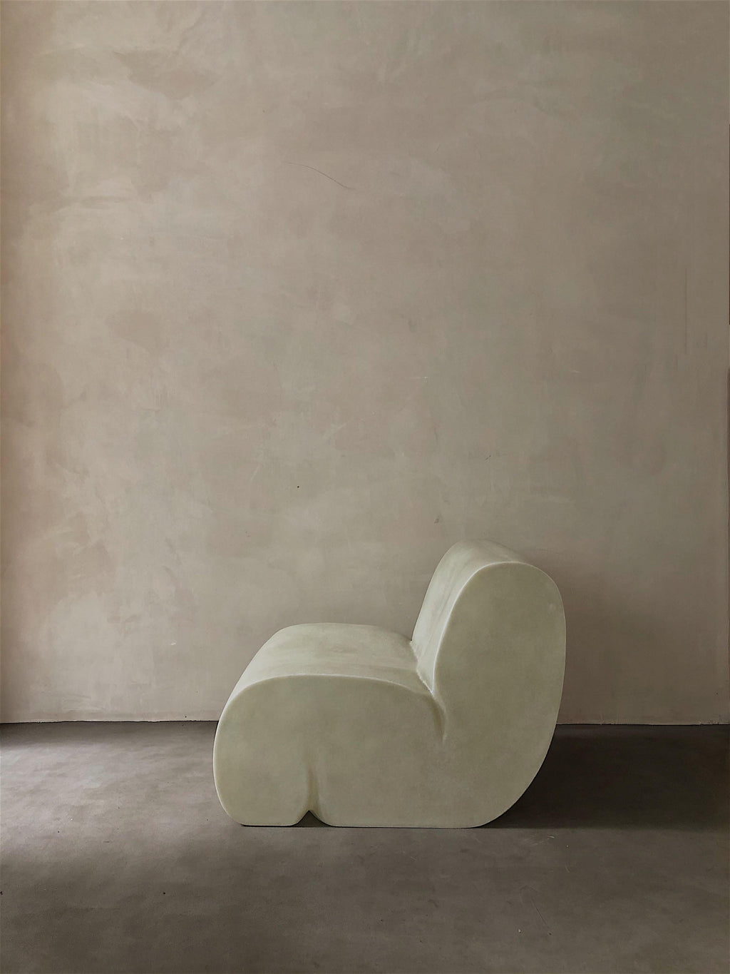 https://a.1stdibscdn.com/white-curl-up-lounge-chair-by-karstudio-for-sale-picture-5/f_12192/f_327064521676043404084/_20201114161621_master.jpg