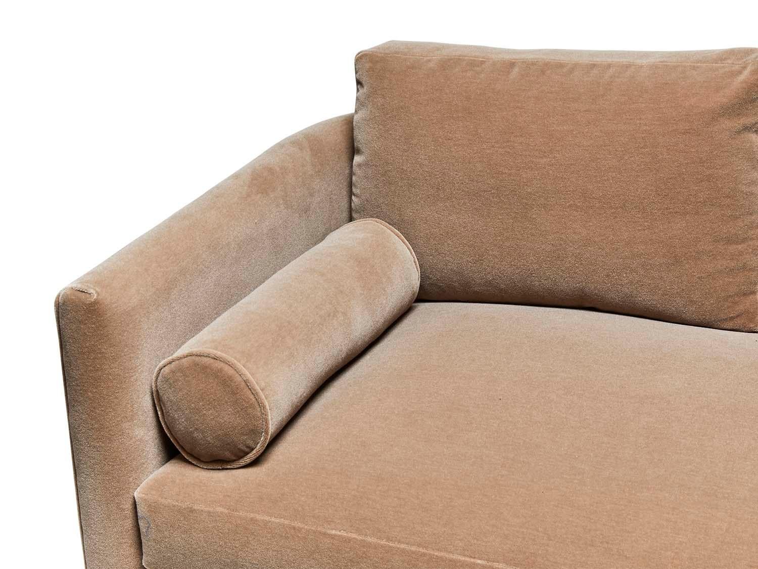 https://a.1stdibscdn.com/mohair-curved-back-sofa-by-lawson-fenning-for-sale-picture-4/f_8060/f_378094721704499965329/2020_08_10_LAWSON_FENNING_0127_master.jpg