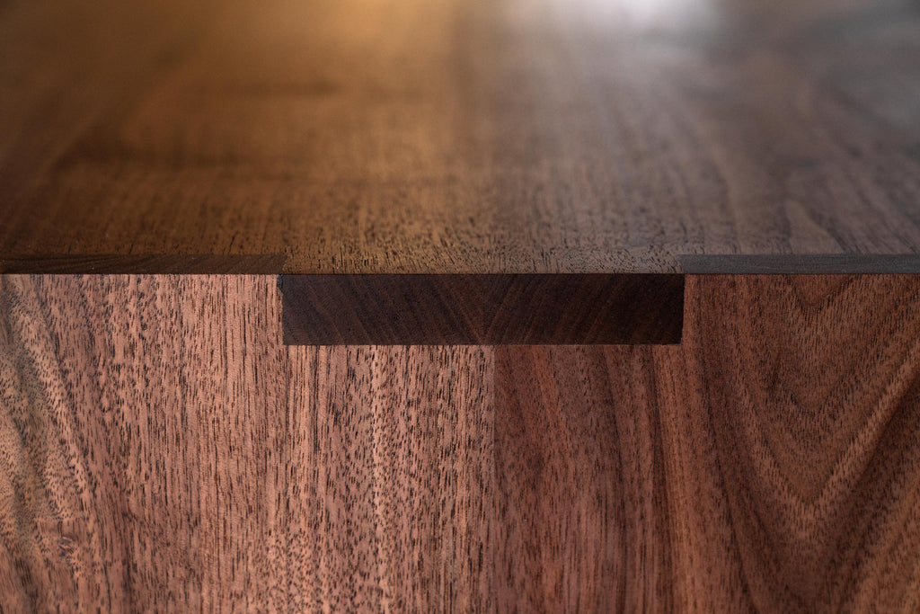 https://a.1stdibscdn.com/walnut-storage-cabinet-for-vinyl-records-with-black-patina-steel-base-for-sale-picture-8/f_43982/f_213530621604937355253/2020_19_7R3_0037_3000px_master.jpg