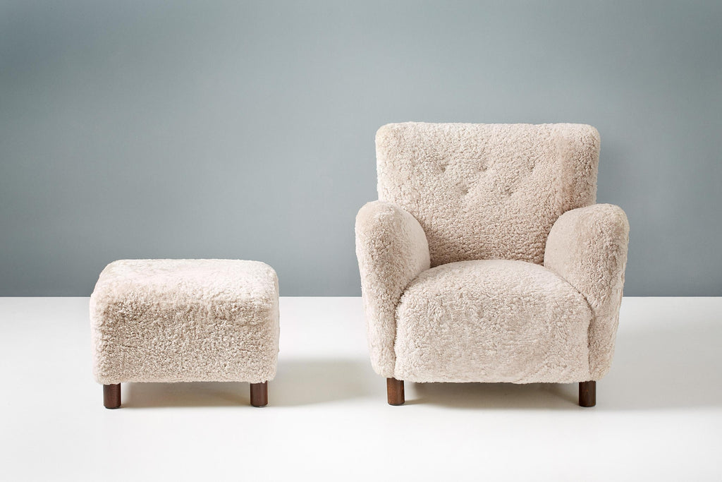 https://a.1stdibscdn.com/custom-made-model-54-sheepskin-lounge-chair-and-ottoman-for-sale-picture-2/f_67442/f_289531721654269298735/20210301_DagmarLondon_Batch_057_66_r1_srgb_master.jpg