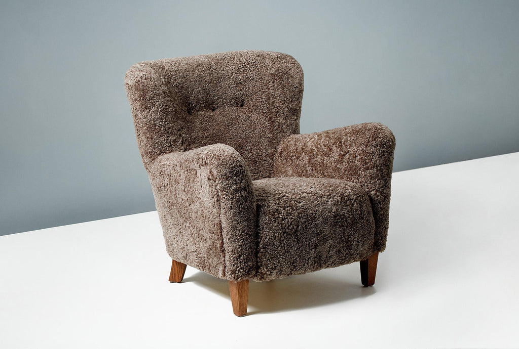 https://a.1stdibscdn.com/pair-of-custom-made-ryo-sheepskin-lounge-chairs-for-sale-picture-5/f_67442/f_289515121654264653068/20210903_DagmarLondon_Batch_063_041_r1_srgb_copy_master.jpg