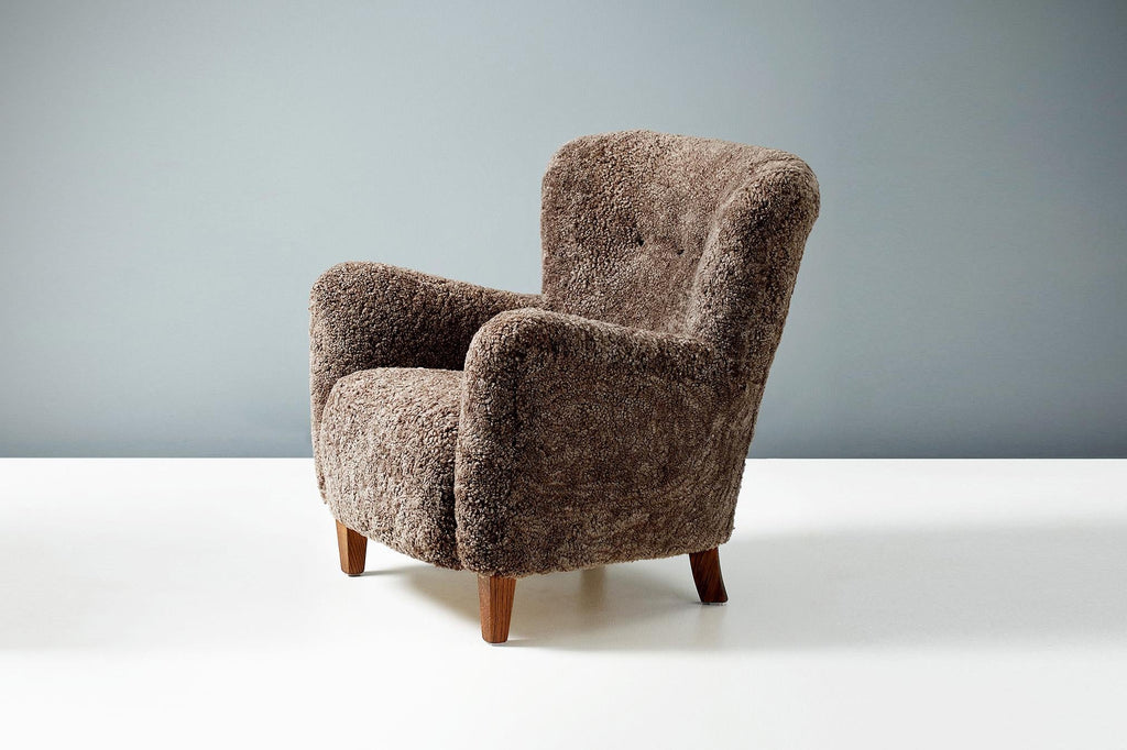 https://a.1stdibscdn.com/pair-of-custom-made-ryo-sheepskin-lounge-chairs-for-sale-picture-2/f_67442/f_289515121654264642544/20210903_DagmarLondon_Batch_063_045_042_r1_srgb_2_copy_master.jpg