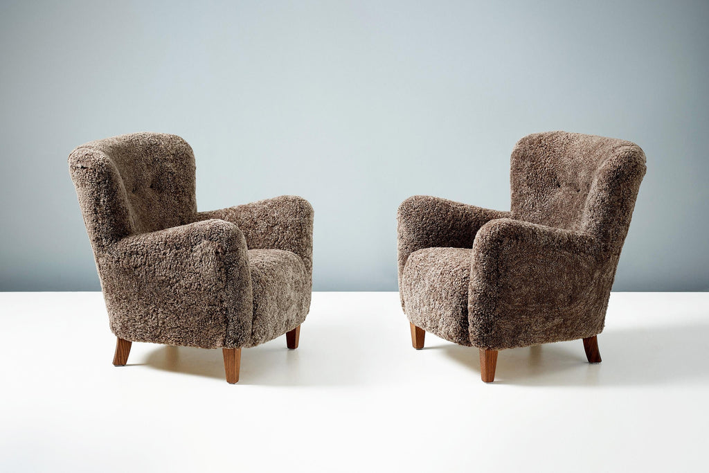 https://a.1stdibscdn.com/pair-of-custom-made-ryo-sheepskin-lounge-chairs-for-sale-picture-3/f_67442/f_289515121654264619798/20210903_DagmarLondon_Batch_063_045_042_r1_srgb_2_master.jpg