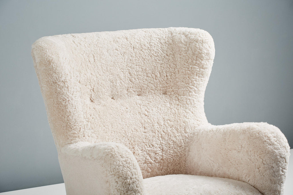 https://a.1stdibscdn.com/custom-made-sampo-sheepskin-wing-chair-for-sale-picture-3/f_67442/f_306415521664530884974/20211011_Dagmar_Batch_0640127_r1_srgb_master.jpg
