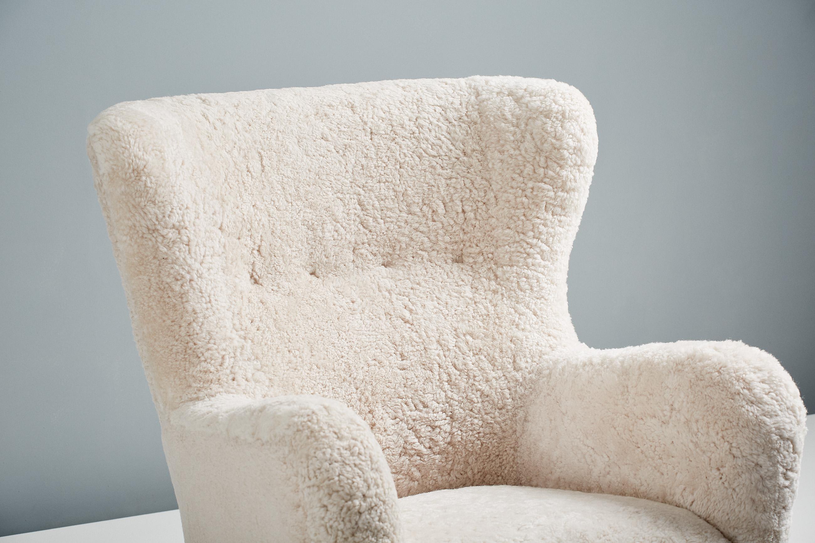 https://a.1stdibscdn.com/custom-made-sampo-sheepskin-wing-chair-for-sale-picture-3/f_67442/f_306415521664530884974/20211011_Dagmar_Batch_0640127_r1_srgb_master.jpg