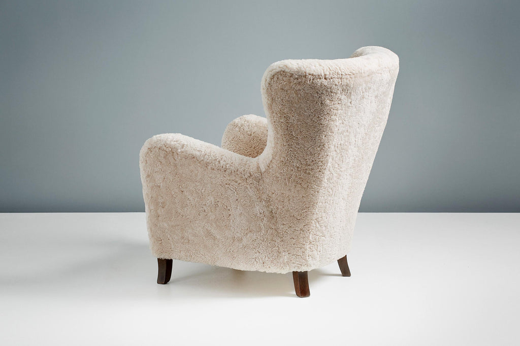 https://a.1stdibscdn.com/sheepskin-sampo-chair-ottoman-for-sale-picture-7/f_13332/f_362756921695381898695/20211011_Dagmar_Batch_0640141_r1_srgb_master.jpg