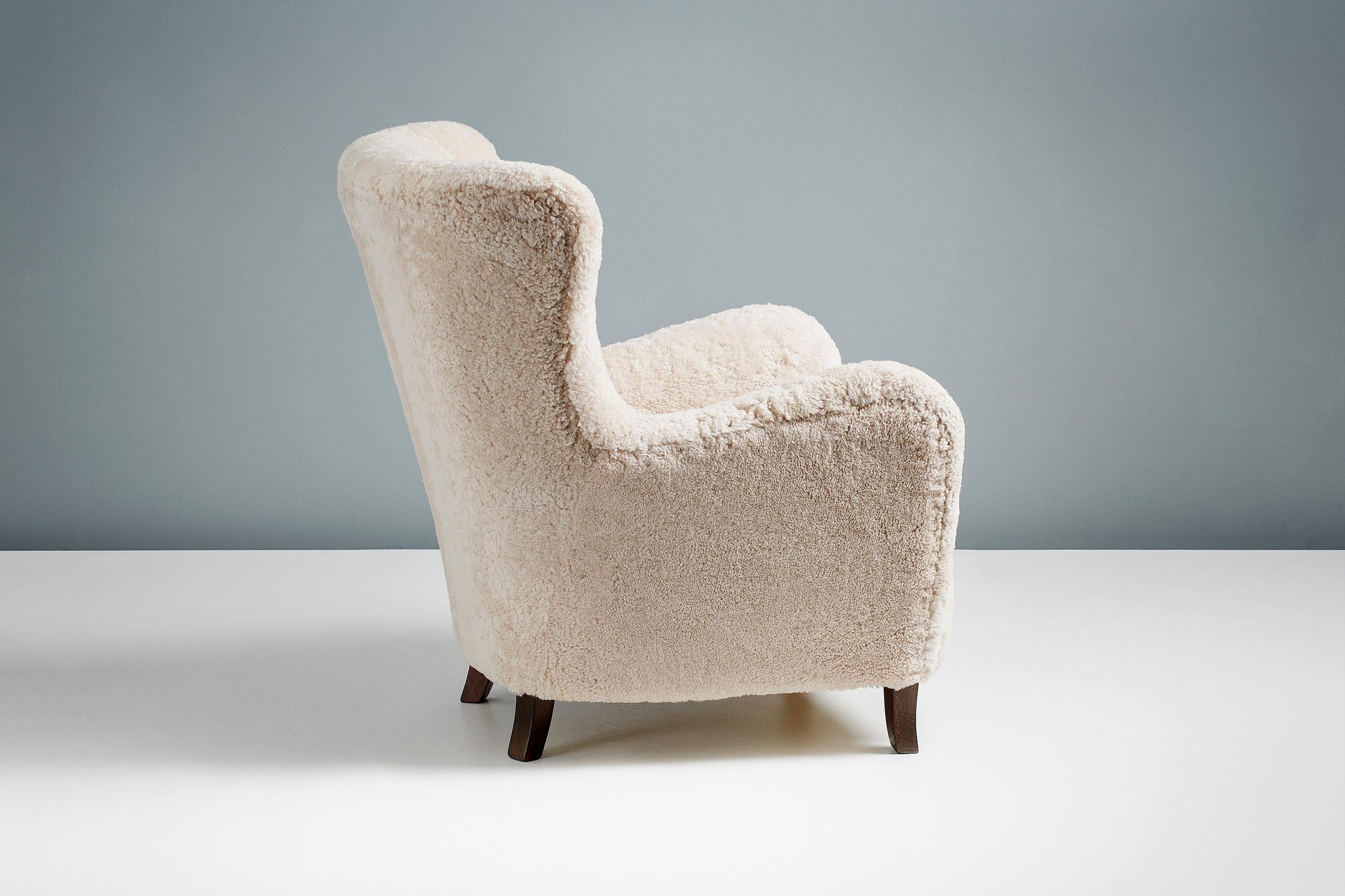 https://a.1stdibscdn.com/sheepskin-sampo-chair-ottoman-for-sale-picture-11/f_13332/f_362756921695381902950/20211011_Dagmar_Batch_0640150_r1_srgb_master.jpg