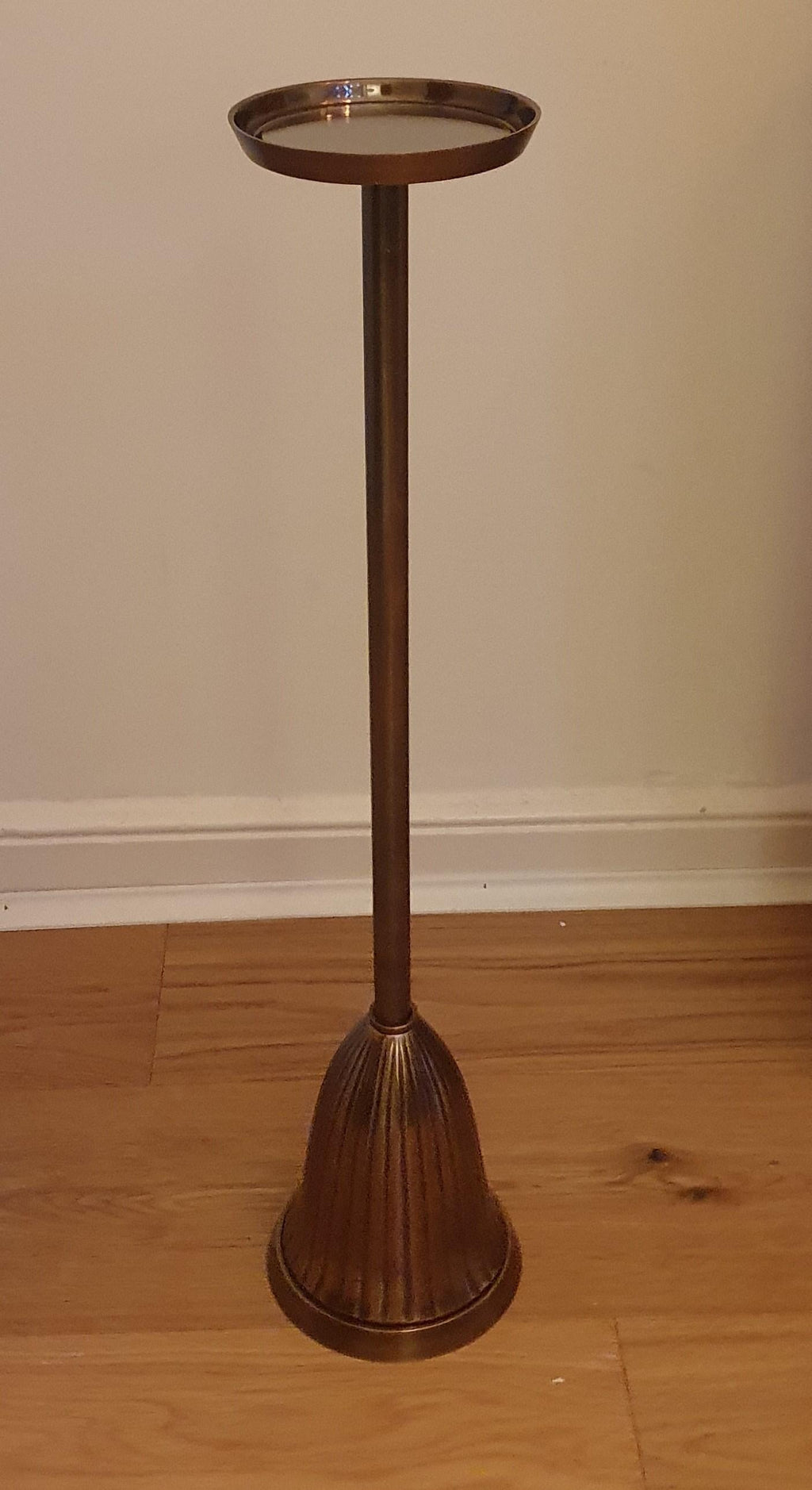 https://a.1stdibscdn.com/handmade-personal-cocktail-table-for-one-glass-made-of-solid-cast-brass-for-sale-picture-8/f_81892/f_443283321743503240434/20211105_155743_crop_master.jpg
