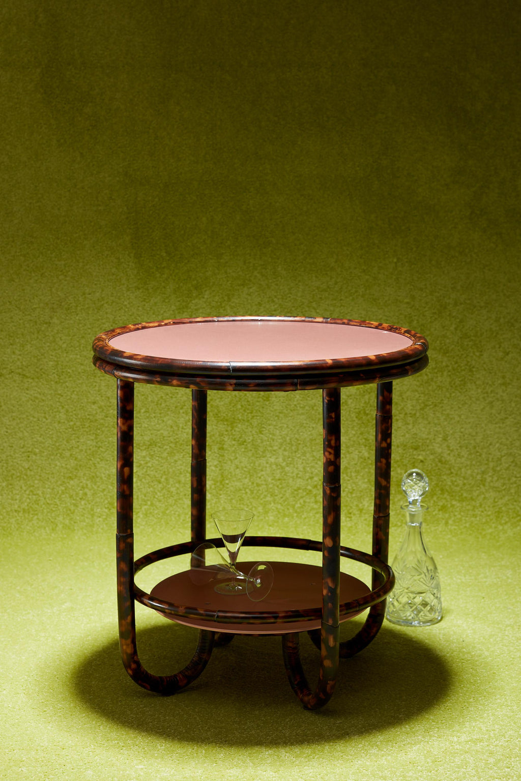 https://a.1stdibscdn.com/tortoise-torched-rattan-and-salmon-coloured-anodised-aluminium-cocktail-table-for-sale-picture-2/f_32763/f_279976421648552280591/2021_06_18_Tino_7121__master.jpg