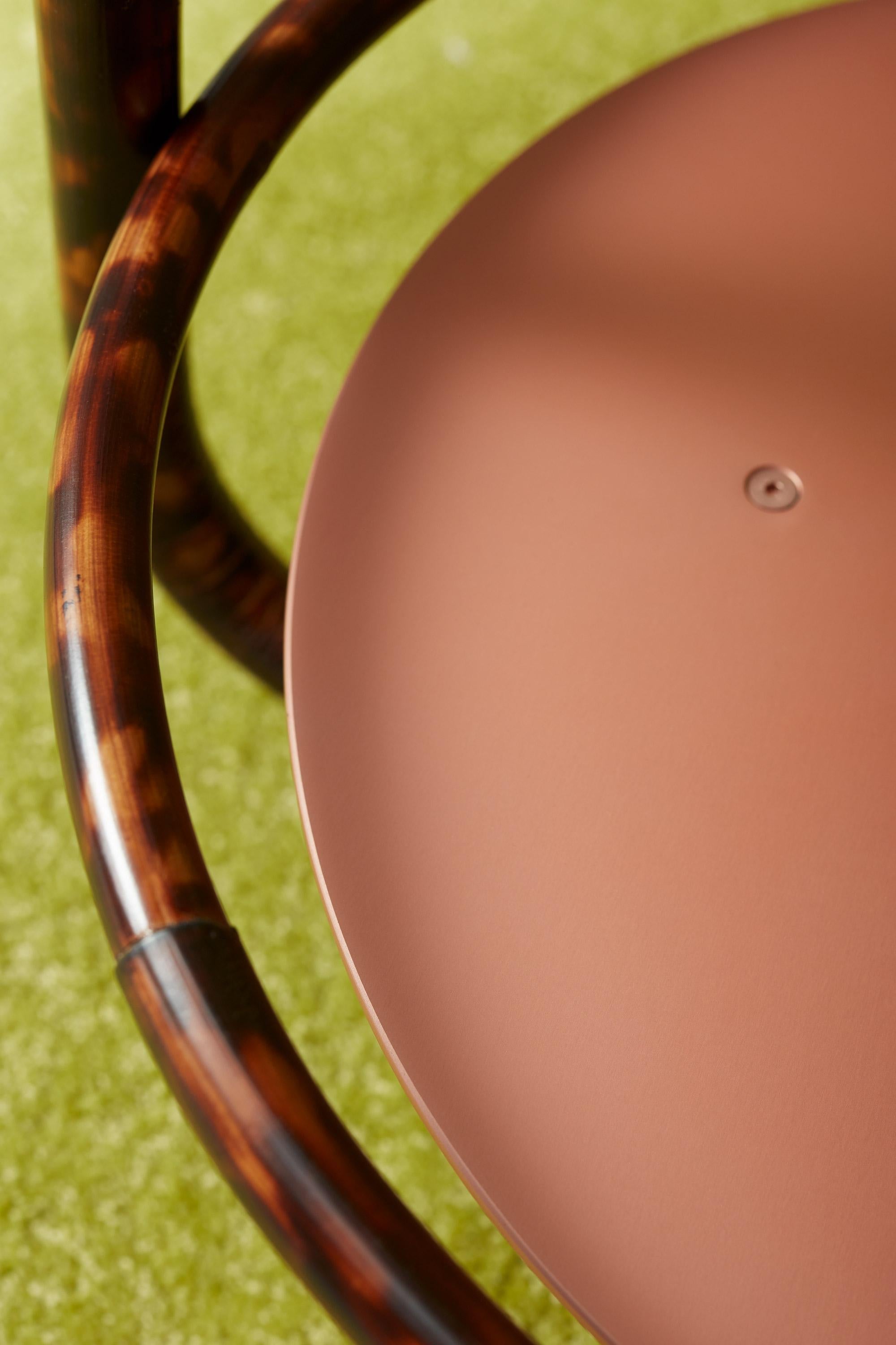 https://a.1stdibscdn.com/tortoise-torched-rattan-and-salmon-coloured-anodised-aluminium-cocktail-table-for-sale-picture-4/f_32763/f_279976421648552281160/2021_06_18_Tino_7152_master.jpg