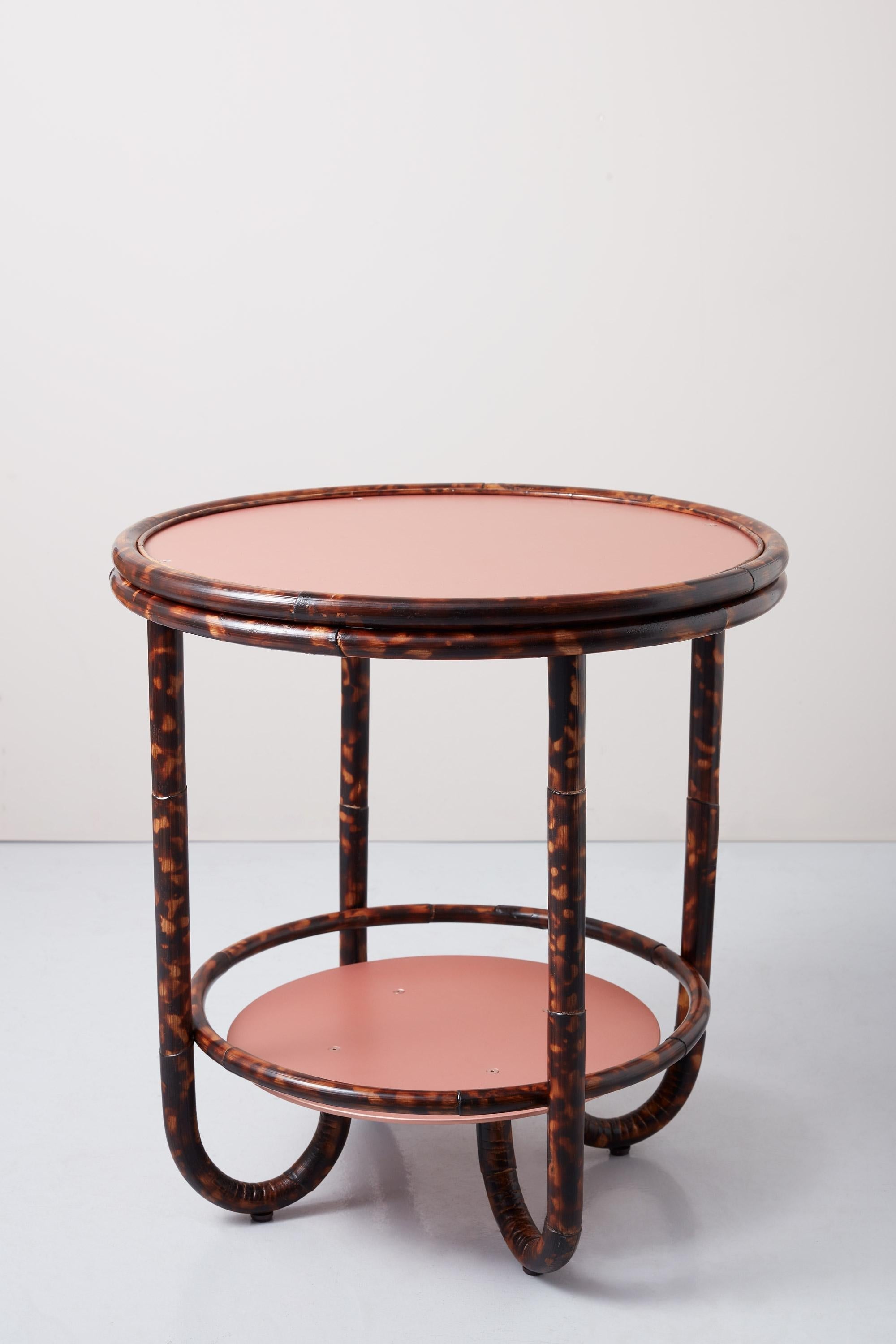 https://a.1stdibscdn.com/tortoise-torched-rattan-and-salmon-coloured-anodised-aluminium-cocktail-table-for-sale-picture-6/f_32763/f_279976421648552281150/2021_06_18_Tino_7179_master.jpg