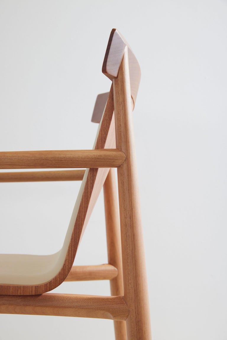 https://a.1stdibscdn.com/contemporary-chair-in-solid-wood-upholstered-in-leather-or-textiles-with-arms-for-sale-picture-8/f_35593/f_245291721626356706639/2021_07_01_DanielSimonini_137_master.jpg?width=768