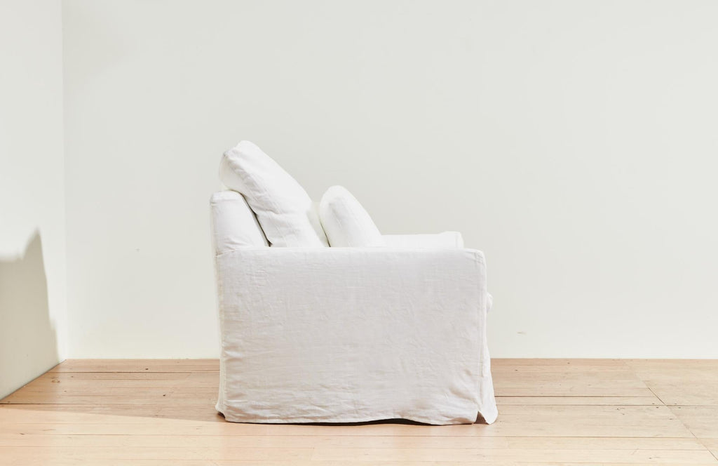 https://a.1stdibscdn.com/organic-modern-upholstered-dream-lounge-chair-in-otis-white-for-sale-picture-3/f_71252/f_298382821659474398365/20220421_ZZDRIGS_LGCR_014_OTI_03_master.jpg