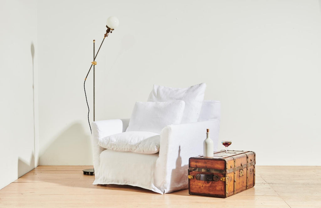 https://a.1stdibscdn.com/organic-modern-upholstered-dream-lounge-chair-in-otis-white-for-sale-picture-5/f_71252/f_298382821659474398480/20220421_ZZDRIGS_LGCR_014_OTI_05_master.jpg