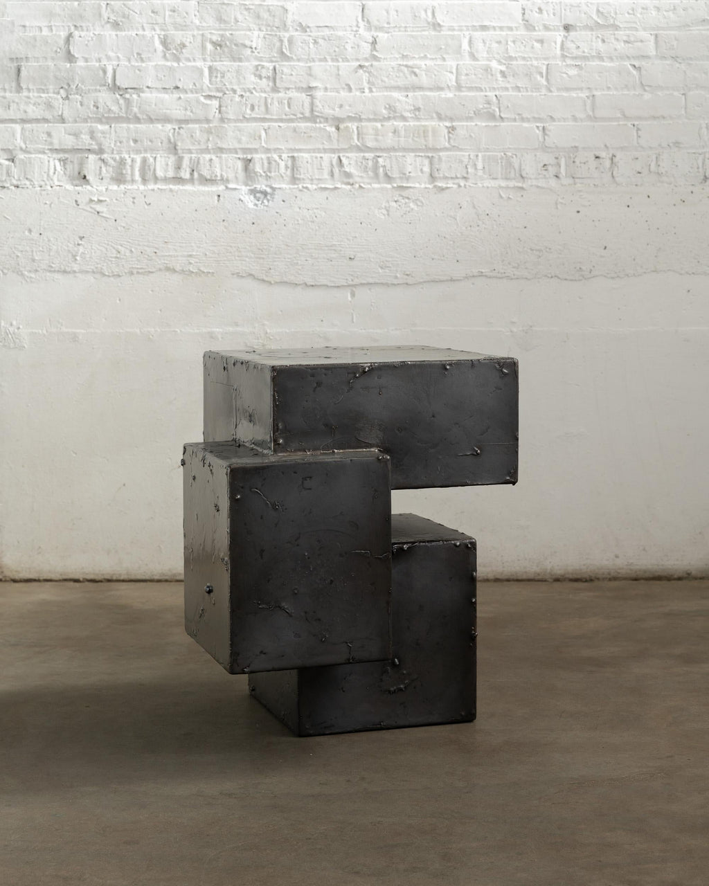 https://a.1stdibscdn.com/pewter-side-table-made-from-pewter-on-steel-for-sale-picture-4/f_26203/f_317230121670962872102/20220929_Gentner_0508_master.jpg