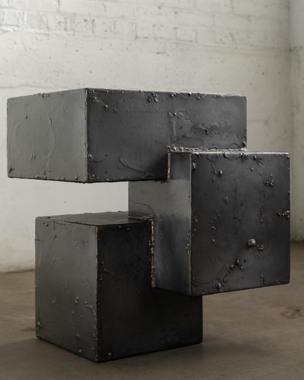 https://a.1stdibscdn.com/pewter-side-table-made-from-pewter-on-steel-for-sale-picture-6/f_26203/f_317230121670962873848/20220929_Gentner_0515_master.jpg