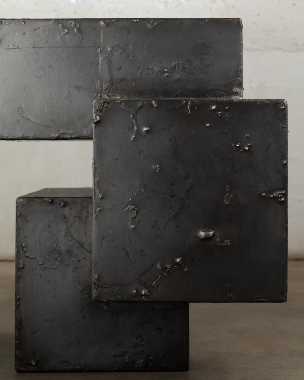 https://a.1stdibscdn.com/pewter-side-table-made-from-pewter-on-steel-for-sale-picture-9/f_26203/f_317230121670962873817/20220929_Gentner_0519_master.jpg