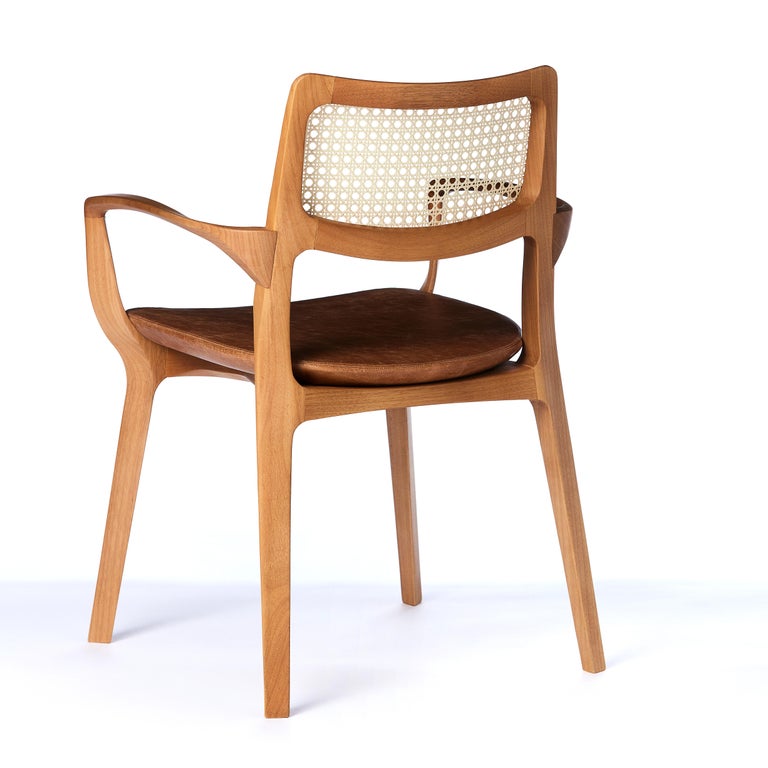https://a.1stdibscdn.com/post-modern-style-aurora-chair-in-sculpted-solid-wood-with-cane-back-and-leather-for-sale-picture-4/f_35593/f_299051321659978678141/2022_05_27_Emporio_Cadeiras_19805_master.jpg?width=768