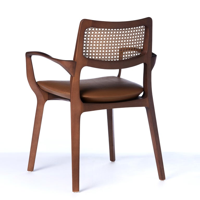 https://a.1stdibscdn.com/post-modern-style-aurora-chair-in-sculpted-walnut-finish-with-cane-and-leather-for-sale-picture-4/f_35593/f_299044221659978117563/2022_05_27_Emporio_Cadeiras_19811_master.jpg?width=768