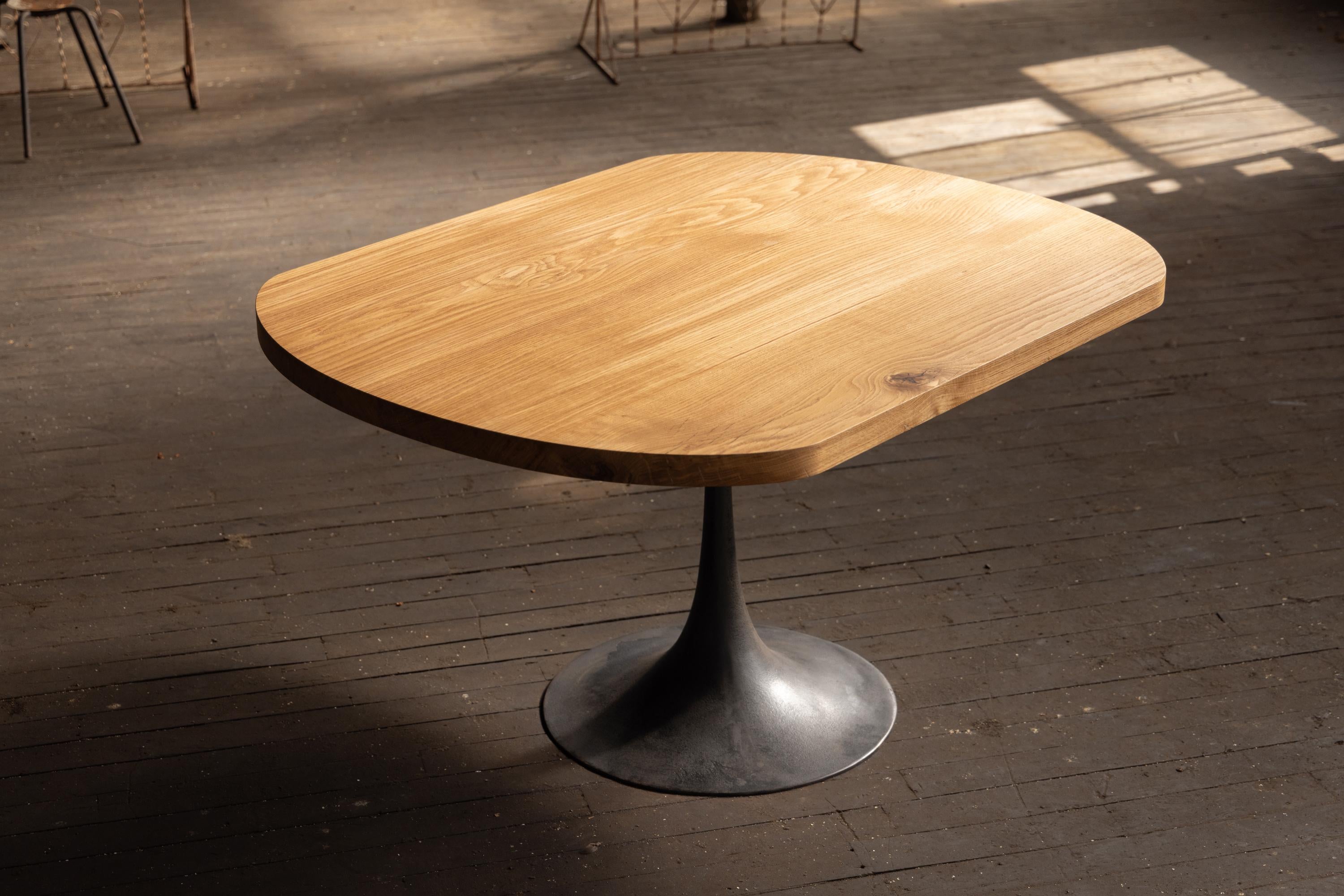 https://a.1stdibscdn.com/round-racetrack-pedestal-dining-table-white-oak-on-cast-iron-amicalola-base-for-sale-picture-2/f_43982/f_271684621643666957429/2022_05_R5_0247_3000px_master.jpg
