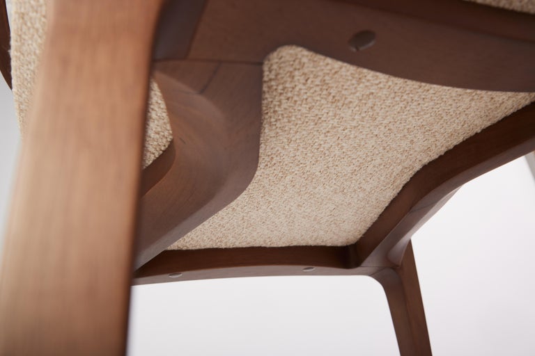 https://a.1stdibscdn.com/post-modern-style-aurora-chair-in-walnut-finish-with-wooden-back-and-textile-for-sale-picture-7/f_35593/f_299055721659980406523/2022_06_09_Daniel_Simonini20250_master.jpg?width=768