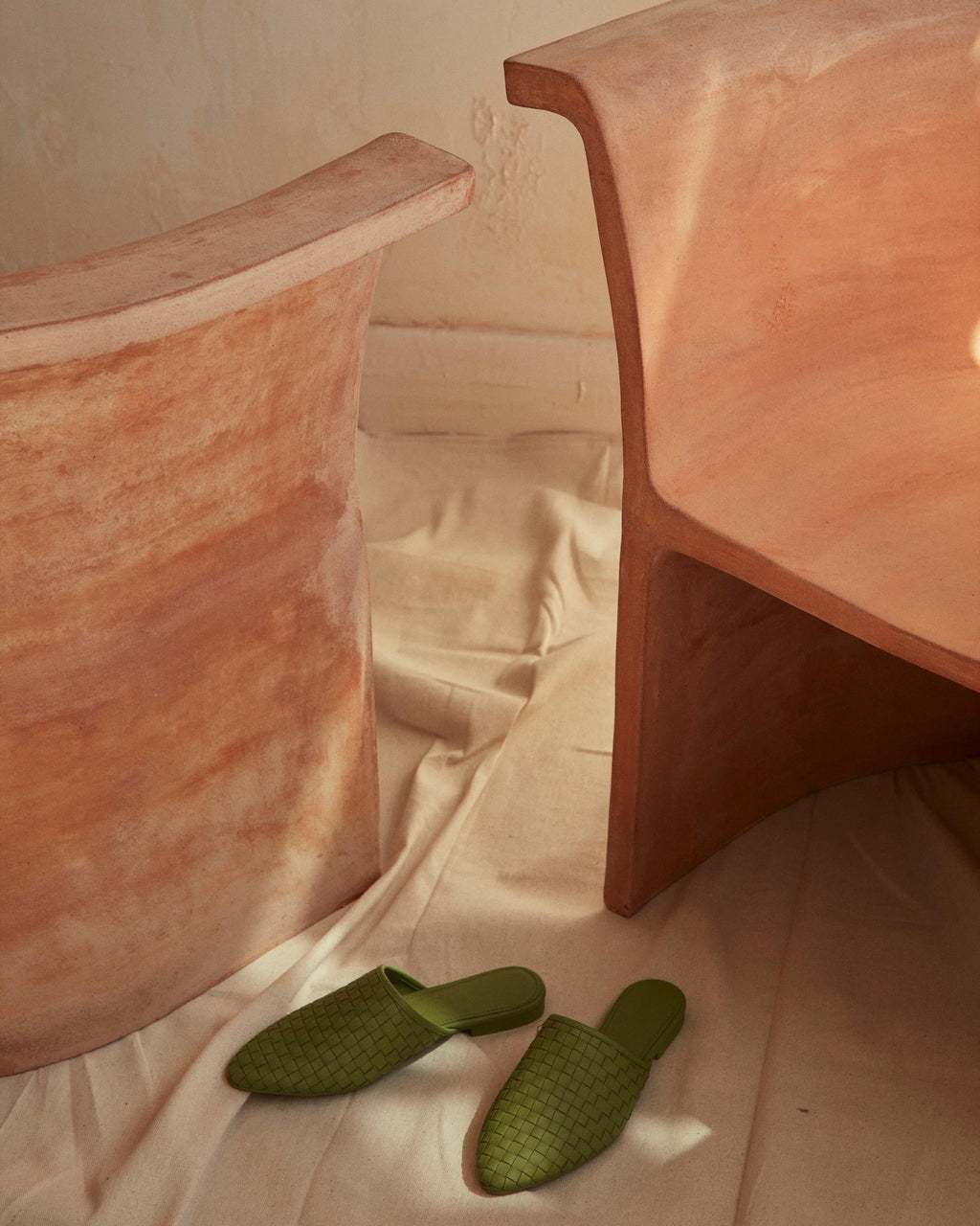 https://a.1stdibscdn.com/new-volumes-terracotta-cove-chair-by-thomas-coward-for-sale-picture-7/f_78752/f_323641821674453422414/2022_NewVolumes_015_master.jpg