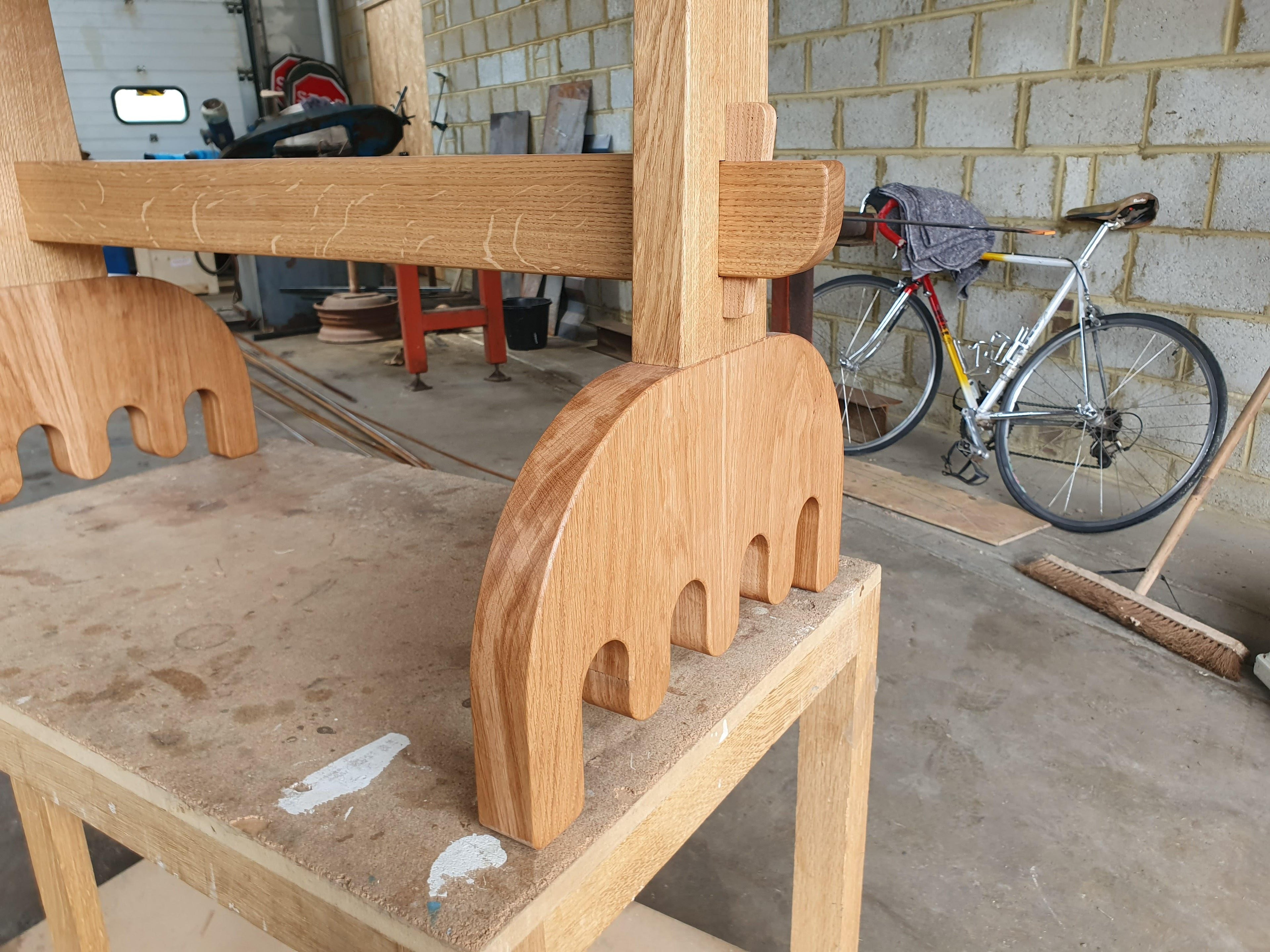 https://a.1stdibscdn.com/refectory-table-solid-oak-with-pink-formica-top-and-wiggly-feet-handmade-for-sale-picture-11/f_81202/f_346646421686221960446/20230519_105750_master.jpg