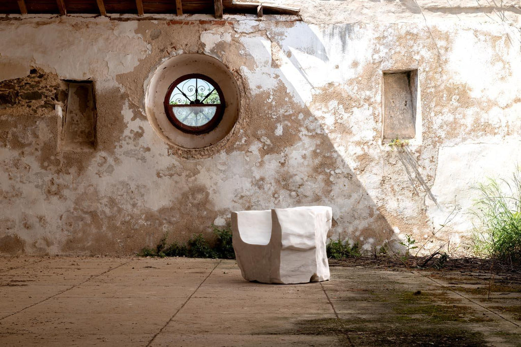 https://a.1stdibscdn.com/contemporary-white-marble-tooth-chair-by-mircea-anghel-for-sale-picture-2/f_70152/f_396175221715150609100/20230519_STONE_CHAIR_LOW_00001_master.jpeg