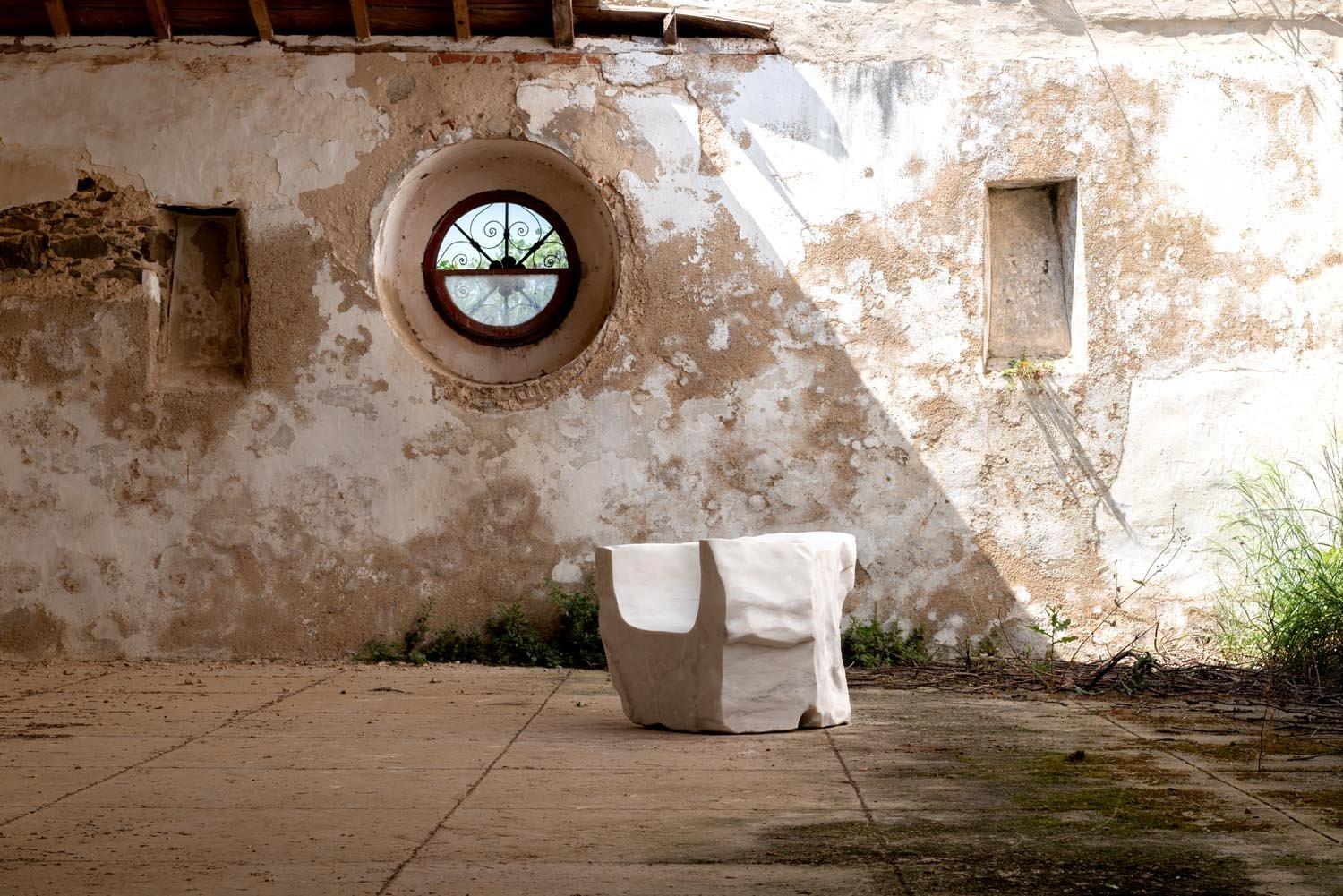 https://a.1stdibscdn.com/contemporary-white-marble-tooth-chair-by-mircea-anghel-for-sale-picture-2/f_70152/f_396175221715150609100/20230519_STONE_CHAIR_LOW_00001_master.jpeg