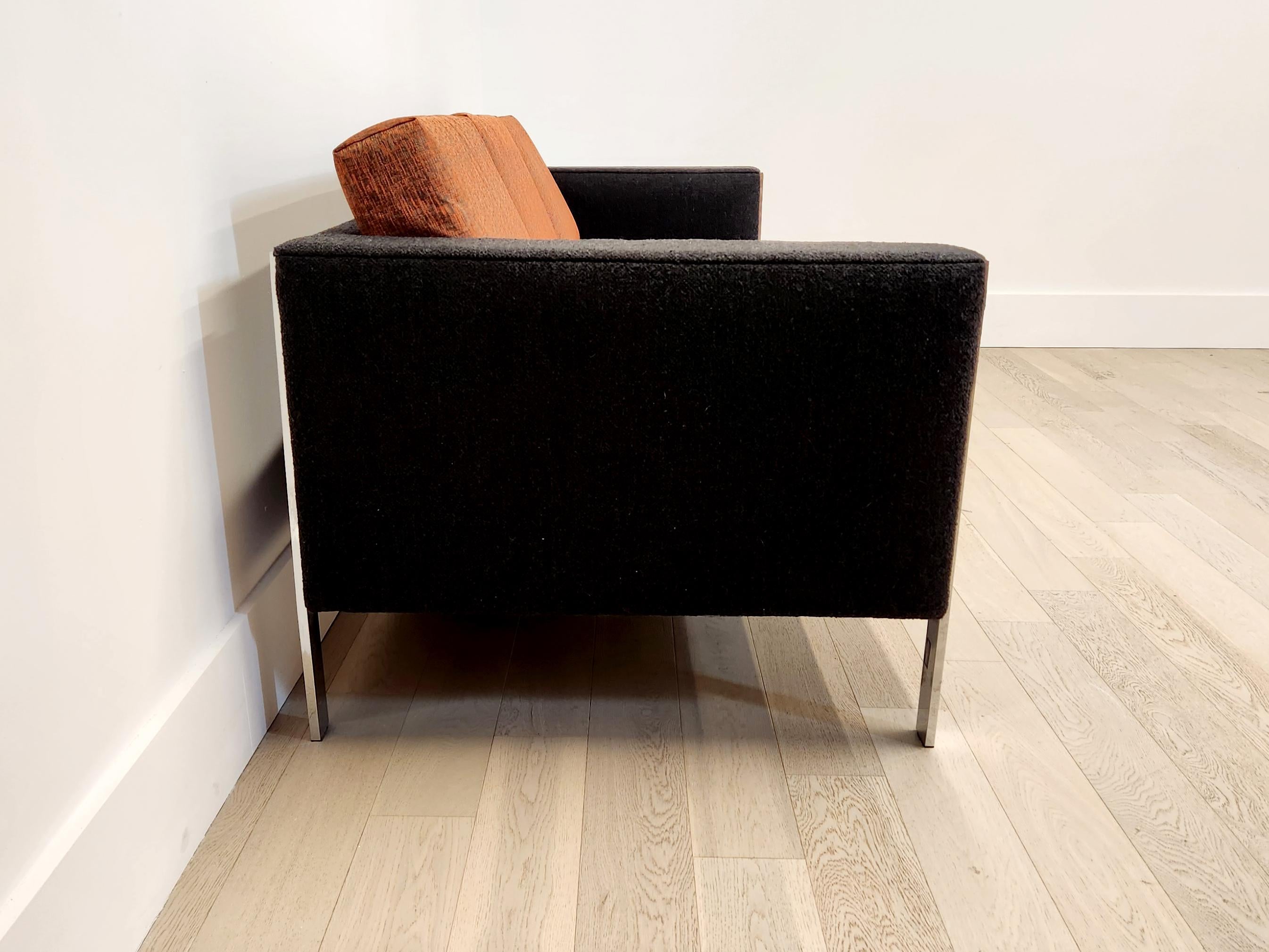 https://a.1stdibscdn.com/3-seater-modern-sofa-for-sale-picture-4/f_8031/f_317277121698856447513/20231031_142815_master.jpg