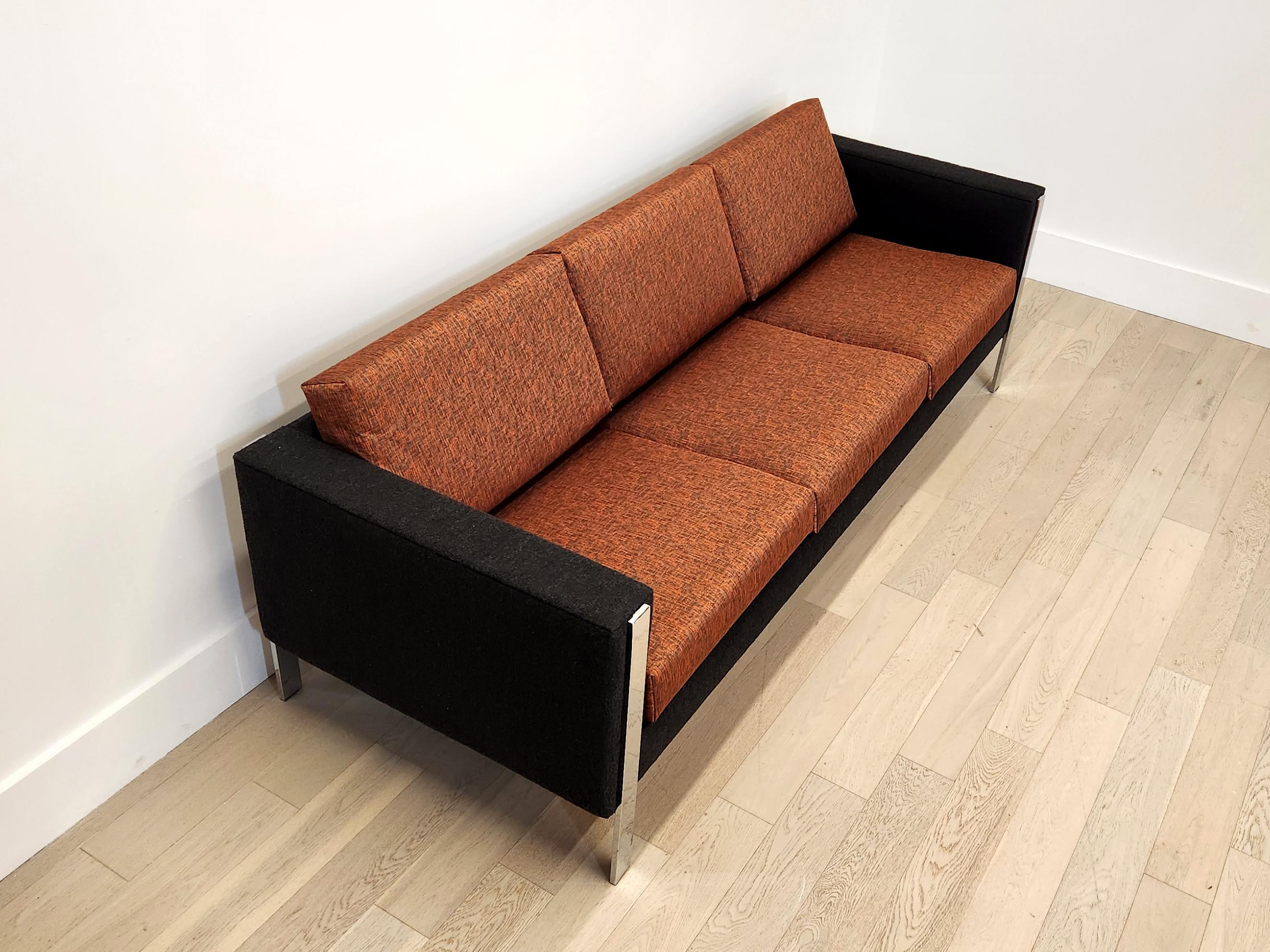https://a.1stdibscdn.com/3-seater-modern-sofa-for-sale-picture-5/f_8031/f_317277121698856447599/20231031_142836_master.jpg