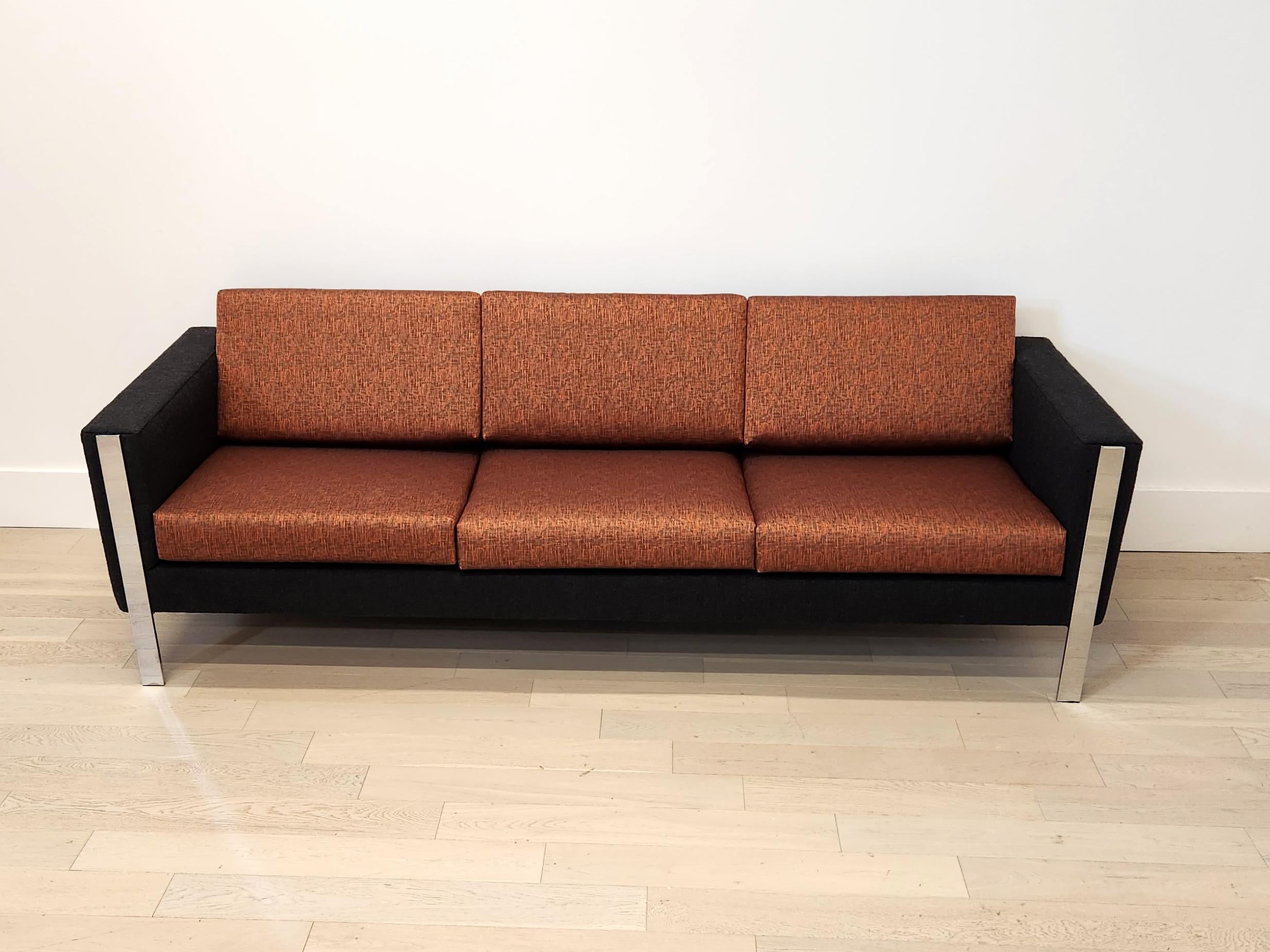 https://a.1stdibscdn.com/3-seater-modern-sofa-for-sale-picture-6/f_8031/f_317277121698856447430/20231031_142915_master.jpg