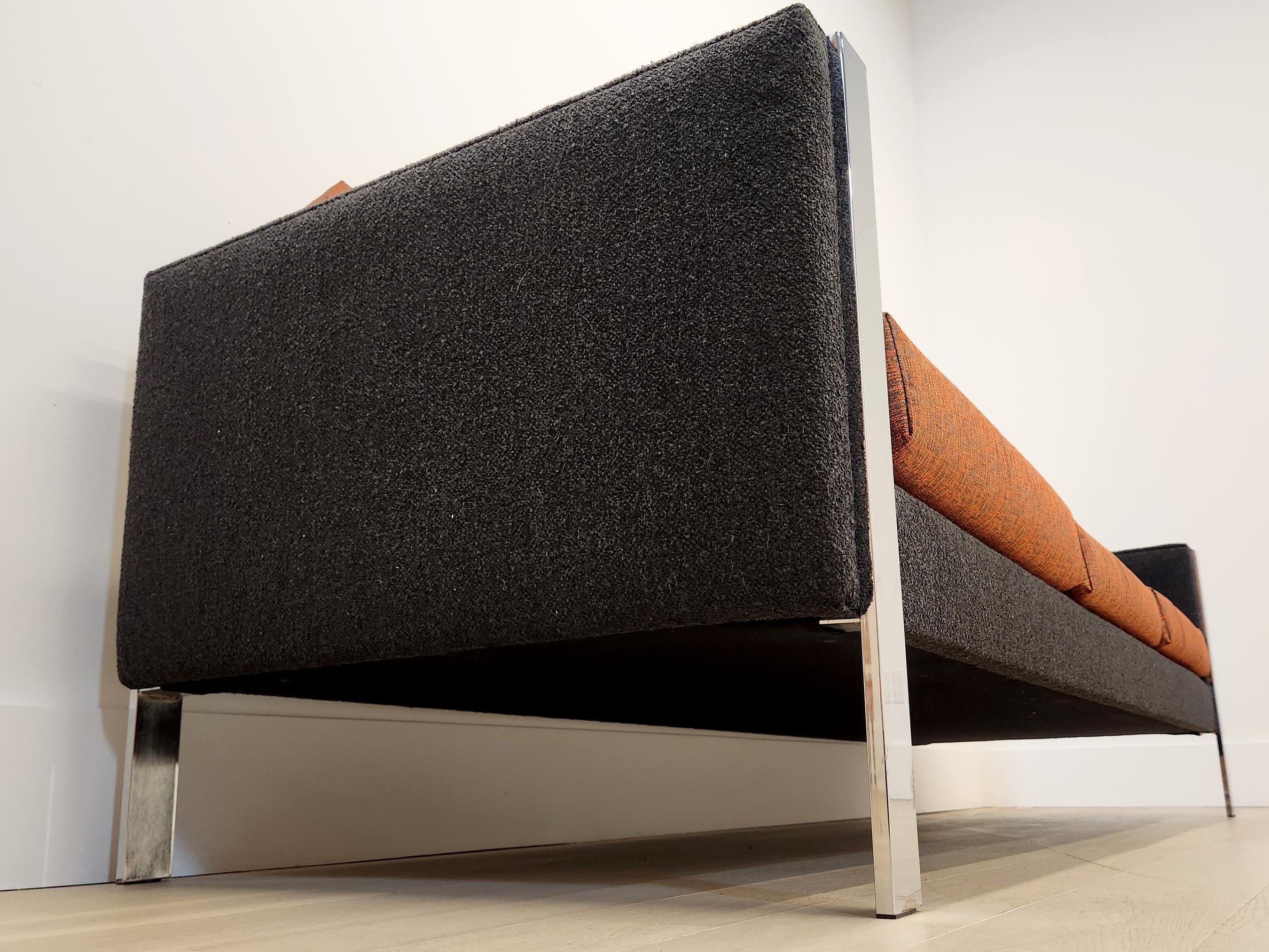 https://a.1stdibscdn.com/3-seater-modern-sofa-for-sale-picture-8/f_8031/f_317277121698856449742/20231031_143037_master.jpg