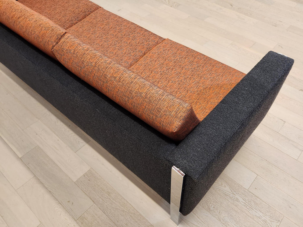 https://a.1stdibscdn.com/3-seater-modern-sofa-for-sale-picture-11/f_8031/f_317277121698856449804/20231031_143157_master.jpg