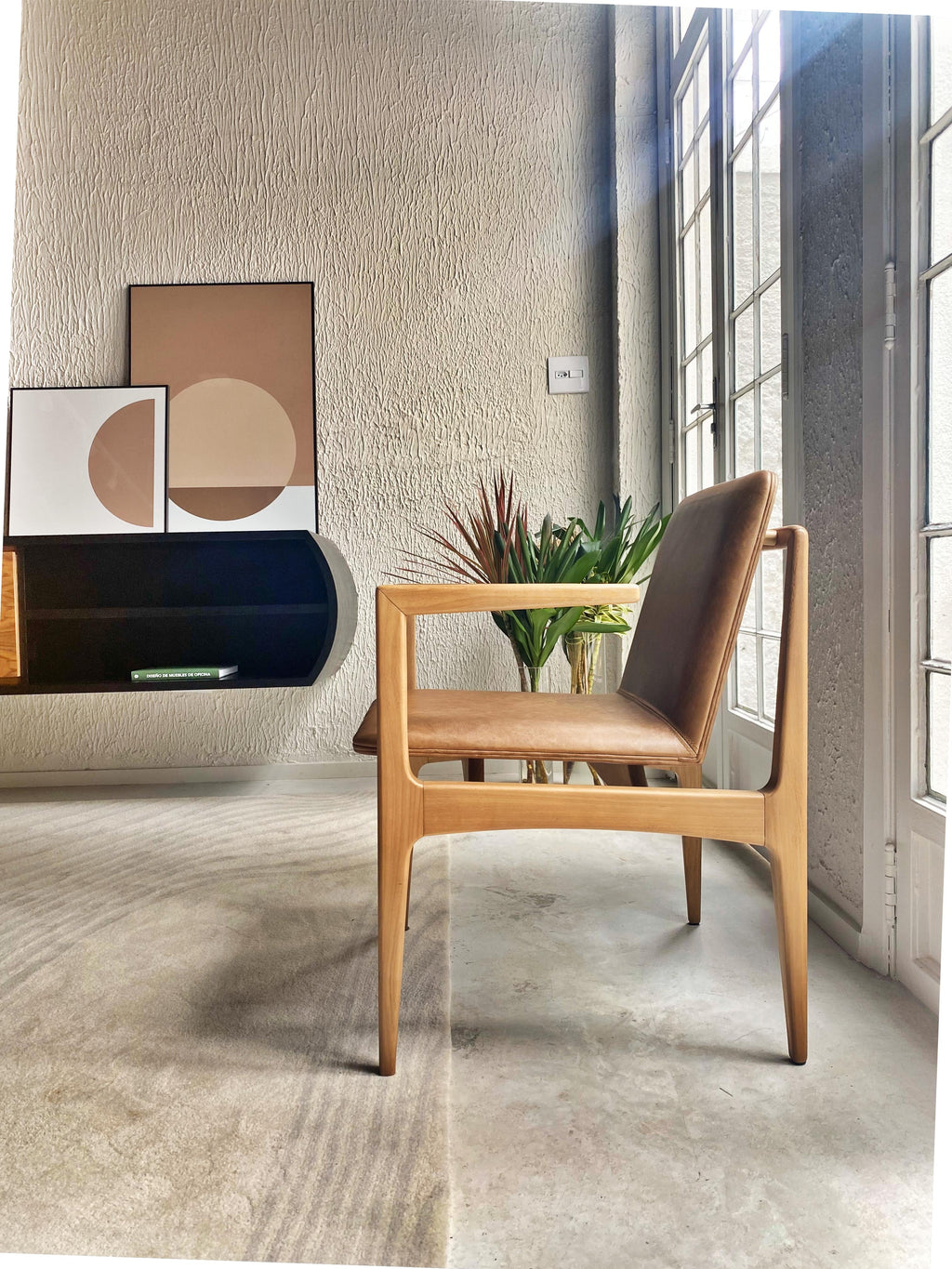 https://a.1stdibscdn.com/oscar-minimalist-chair-with-arms-in-solid-jequitiba-wood-and-natural-leather-for-sale-picture-4/f_33041/f_150167521698772419428/20231031_153800386_iOS_master.jpg