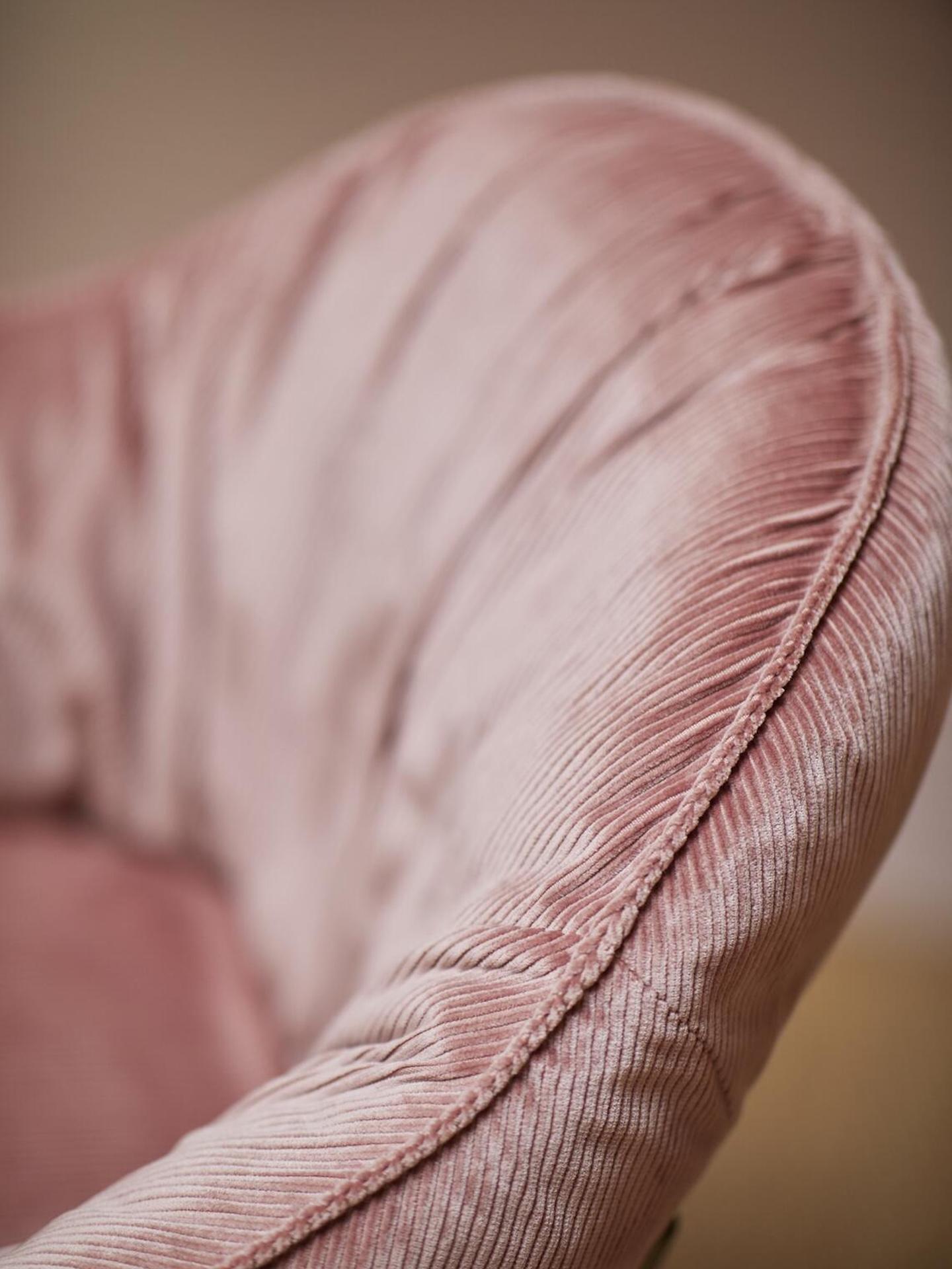 https://a.1stdibscdn.com/customizable-freifrau-marie-armchair-by-hoffmann-kahleyss-design-for-sale-picture-4/f_44652/f_464118521756147070607/2023_FF_altes_postamt_marie_riga_detail_2_96dpi_2x_master.jpg
