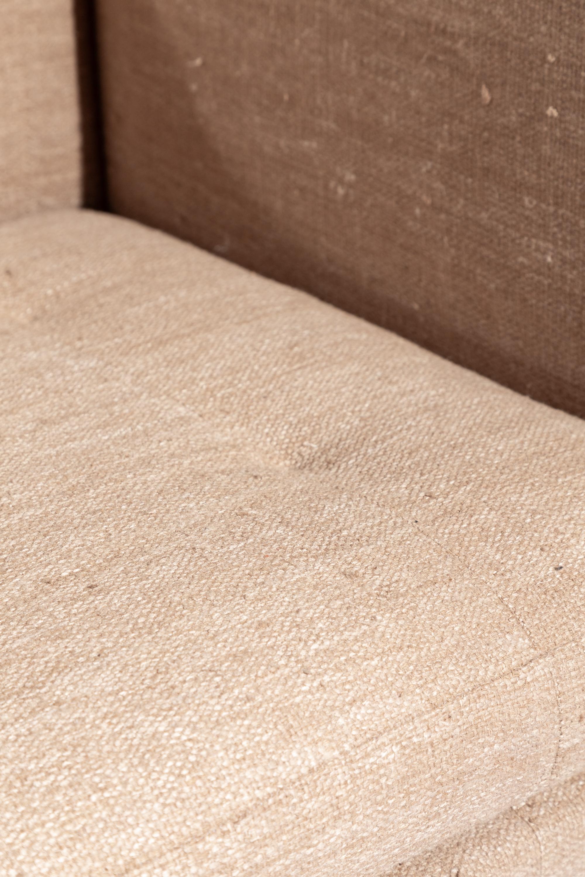 https://a.1stdibscdn.com/bespoke-george-iii-flat-back-sofa-for-sale-picture-6/f_76442/f_320101521713804813175/20240220_OskaigStock_133_master.jpg