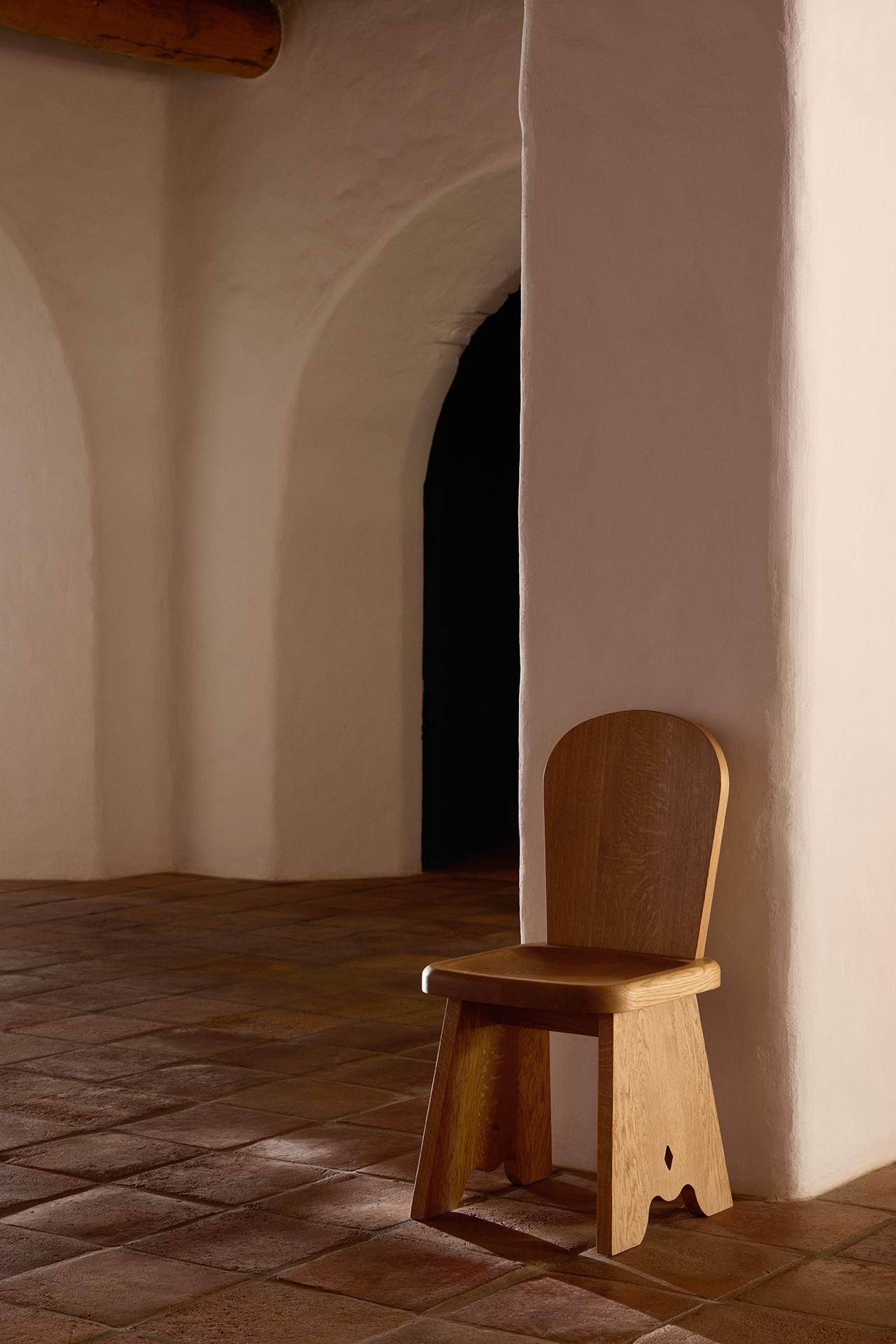 https://a.1stdibscdn.com/rambling-chair-in-natural-french-oak-wood-by-yaniv-chen-for-lemon-for-sale-picture-3/f_59512/f_382641321714640742490/20240412_LemonDesign_RamblingChair_SHOT_02_8603_RT_master.jpg